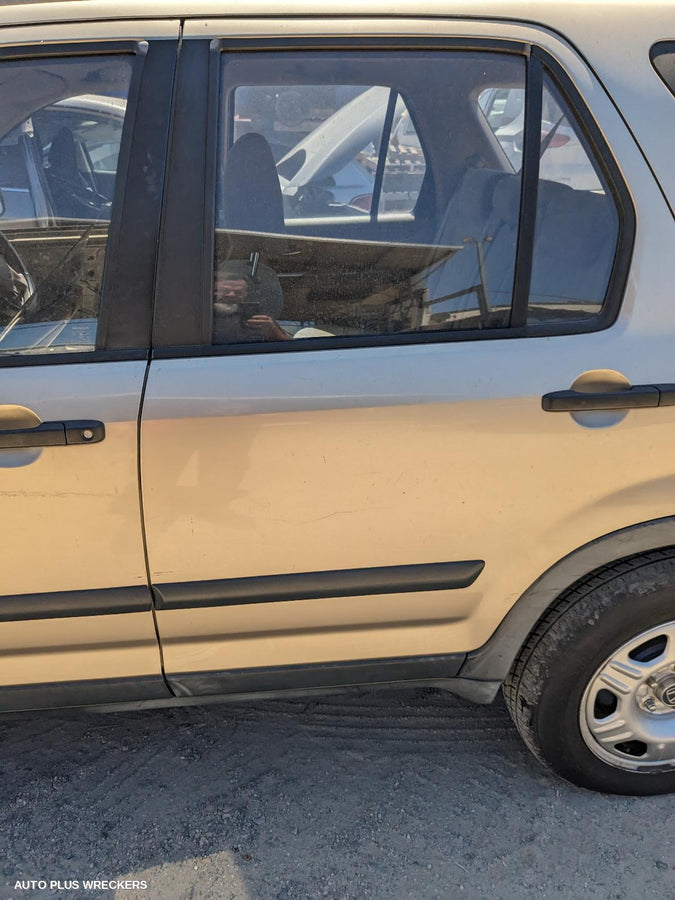 2005 HONDA CRV LEFT FRONT DOOR