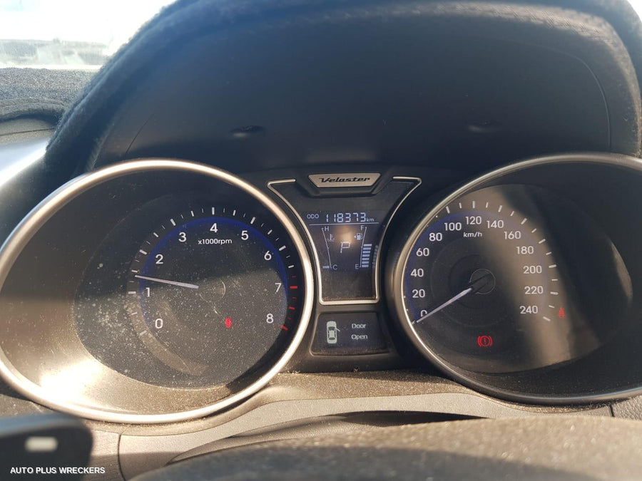 2013 Hyundai Veloster Left Front Door