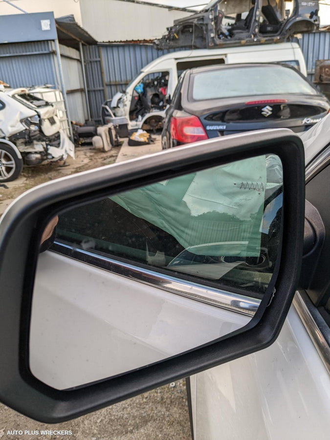 2020 Holden Acadia Headrest