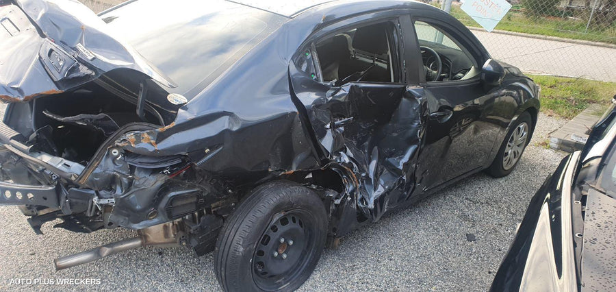 2016 Mazda 2 Right Front Door Window