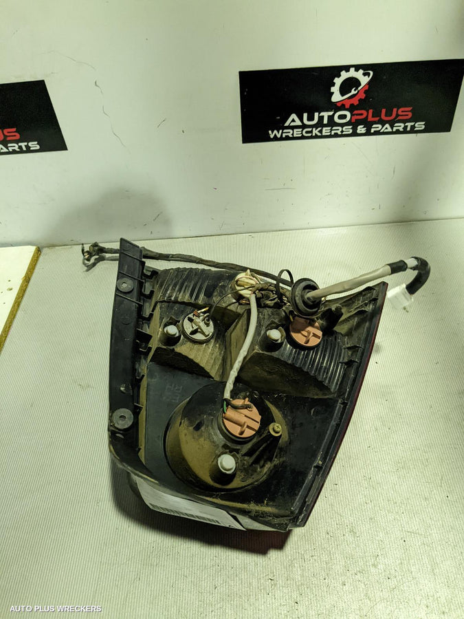 2007 Kia Sorento Right Taillight