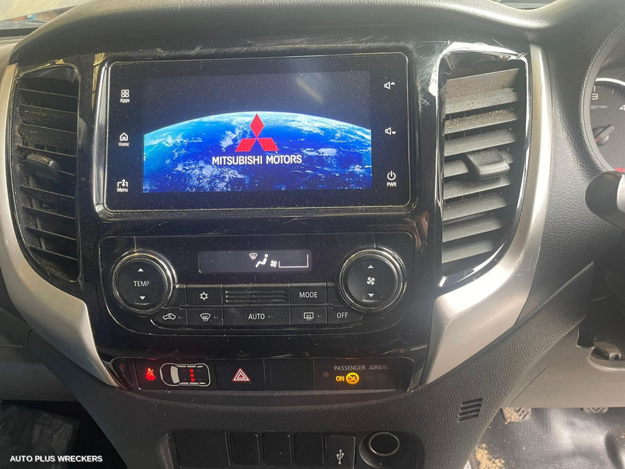 2018 Mitsubishi Triton Right Front Door Window