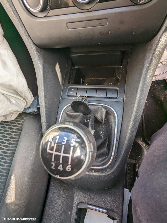 2011 Volkswagen Golf Left Rear Door Window