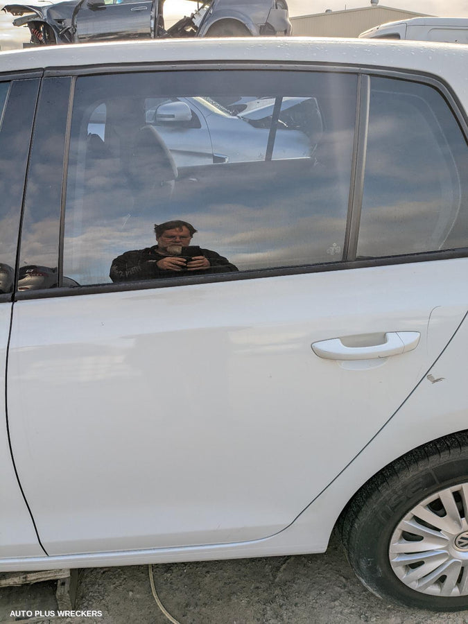 2011 VOLKSWAGEN GOLF LEFT REAR DOOR SLIDING