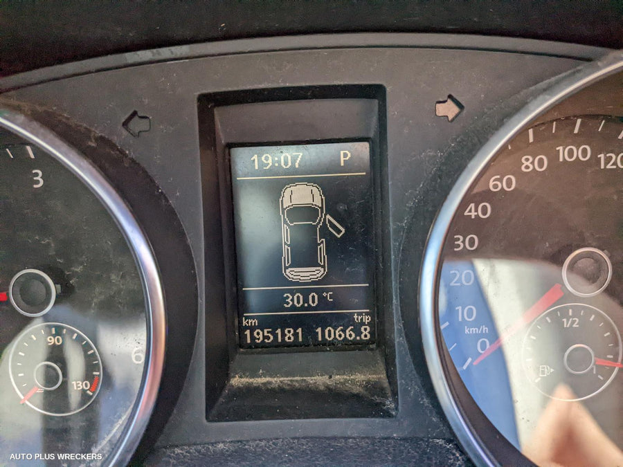 2009 Volkswagen Golf Right Taillight