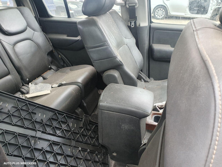 2006 Nissan Pathfinder Sunvisor