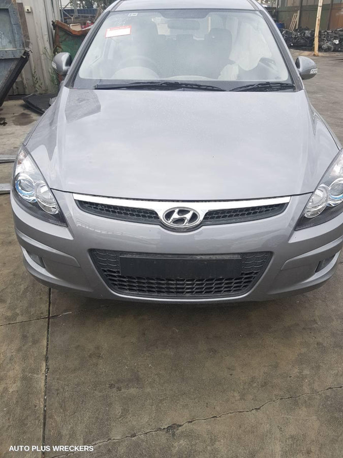 2011 HYUNDAI I30 RIGHT FRONT DOOR WINDOW
