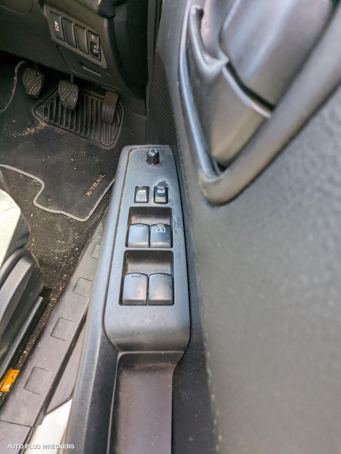 2012 Nissan Xtrail Right Taillight