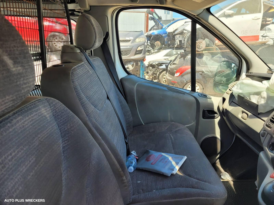 2014 Renault Trafic Left Front Door