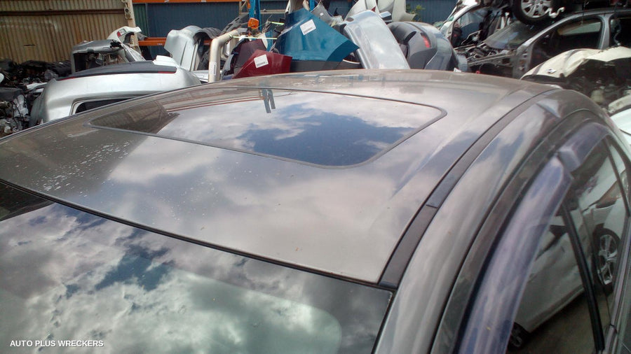 2011 Suzuki Kizashi Right Front Door