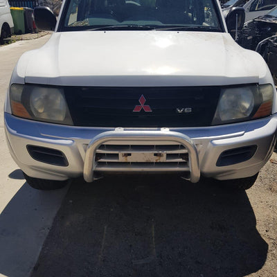 2000-2006 Mitsubishi Pajero Right Front Door Window