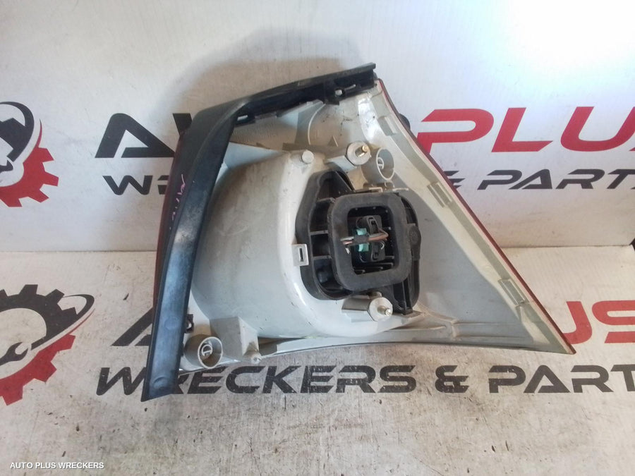 2004 Volkswagen Golf Left Taillight