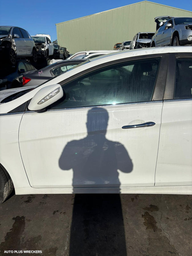 2010 Hyundai I45 Left Rear Door Sliding