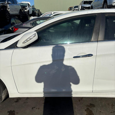 2010 Hyundai I45 Right Rear Door Sliding