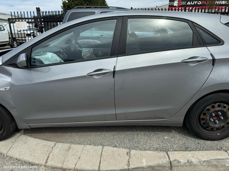 2014 Hyundai I30 Right Door Mirror