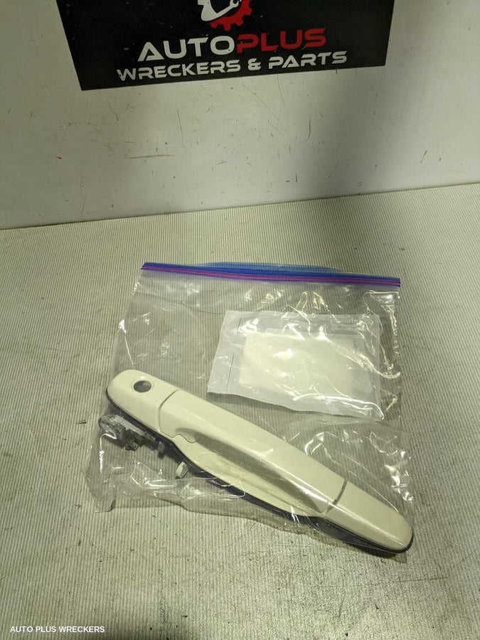 2004 Toyota Tarago Door Handle