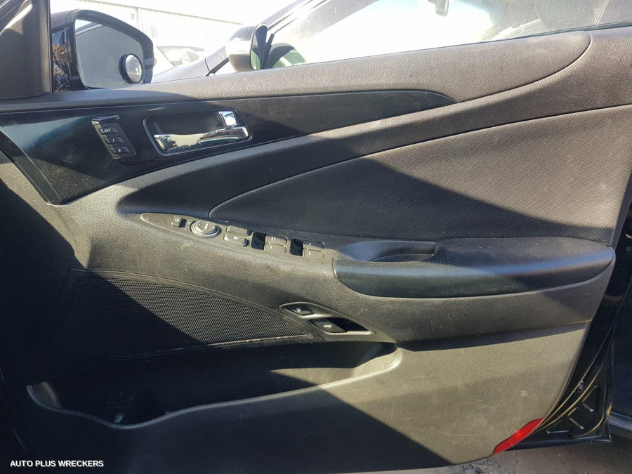 2010 Hyundai I45 Right Rear Door Window