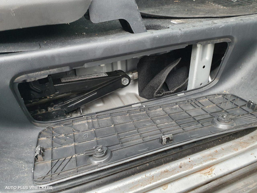 2010 Hyundai Iload/imax Door Boot Gate Lock