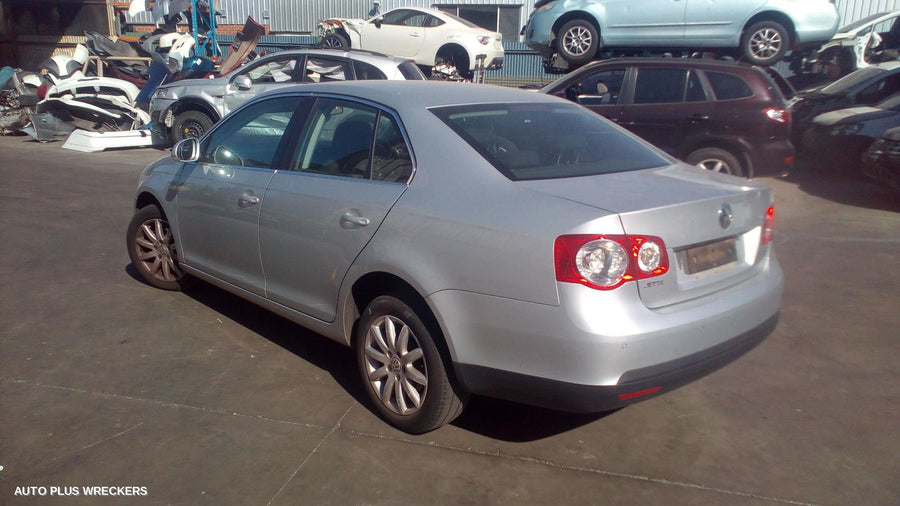 2010 Volkswagen Jetta Right Front Door Window