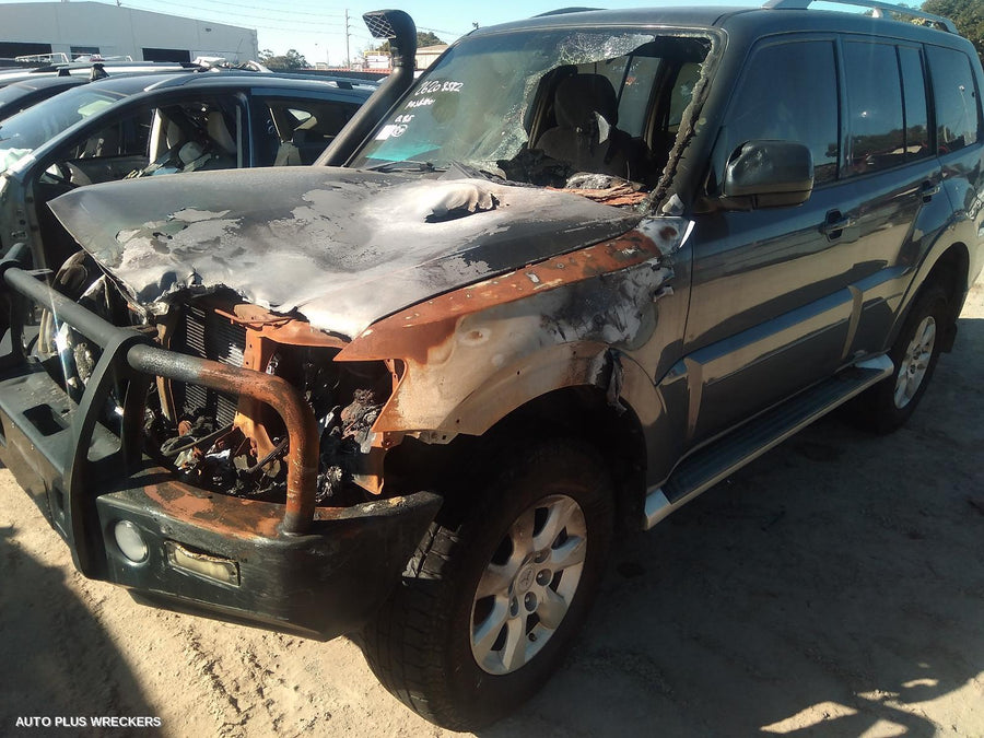 2009 Mitsubishi Pajero Left Rear Door Sliding