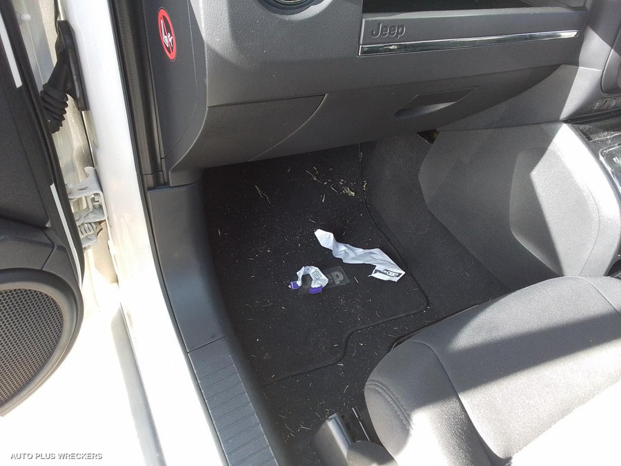 2010 JEEP PATRIOT DOOR HANDLE