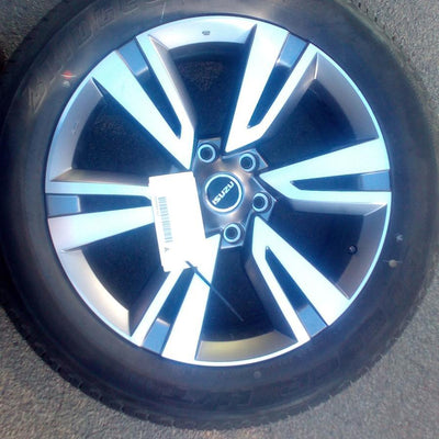 2023 Isuzu Mu-x Wheel Mag