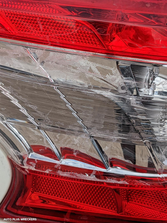 2015 Nissan Pulsar Right Rear Door Sliding