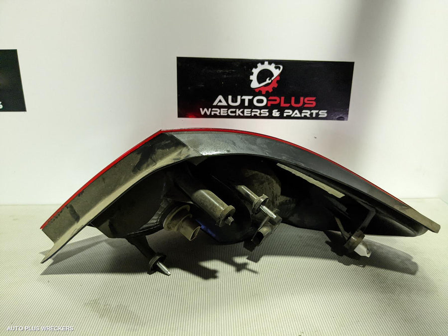 2009 Chrysler Sebring Left Taillight