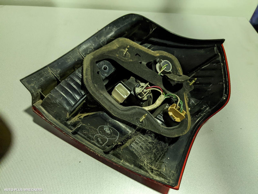 2003 Toyota Corolla Left Taillight