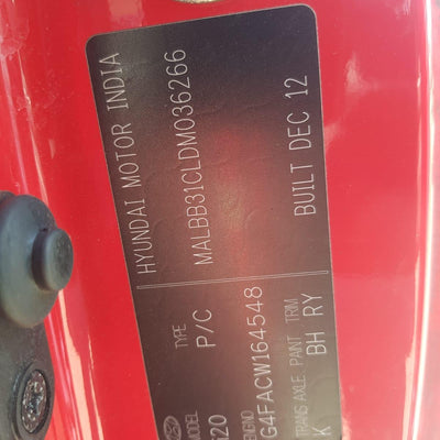 2013 HYUNDAI I20 RIGHT FRONT DOOR