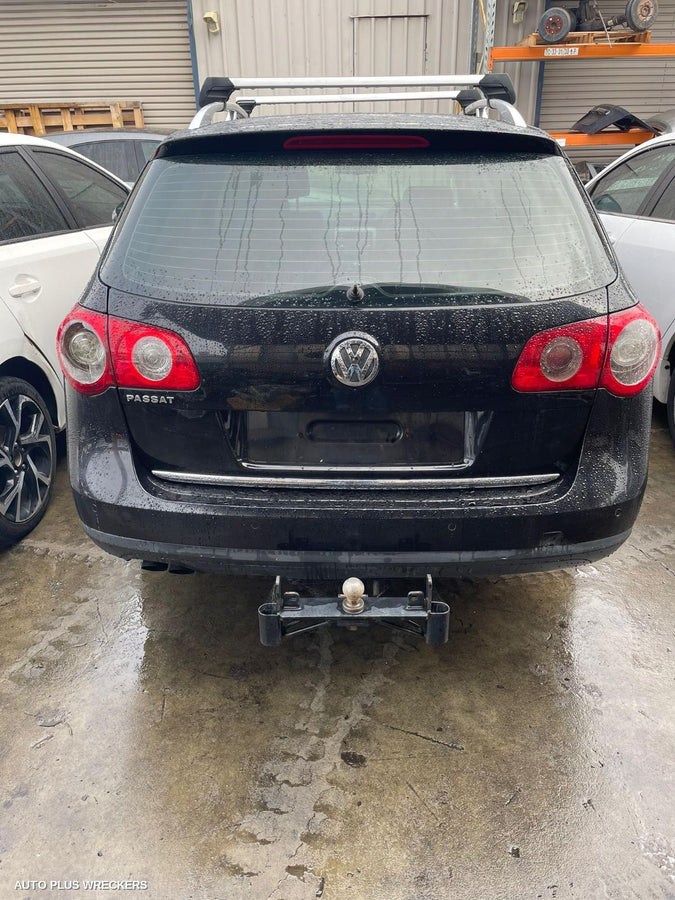 2006 Volkswagen Passat Right Taillight