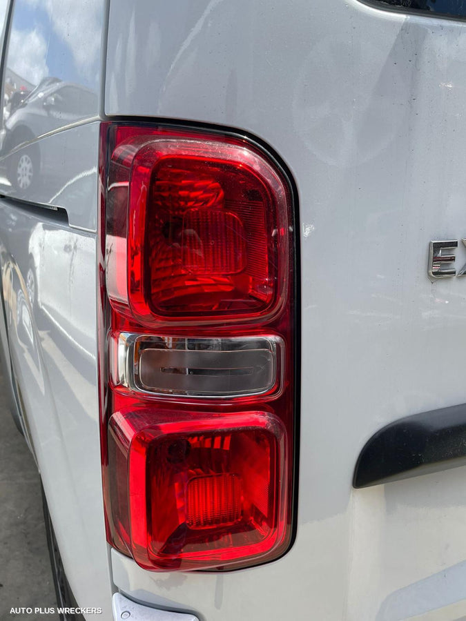 2021 Peugeot Expert Left Front Door