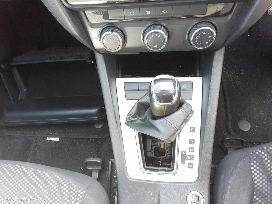 2014 Skoda Octavia Right Rear Door Window