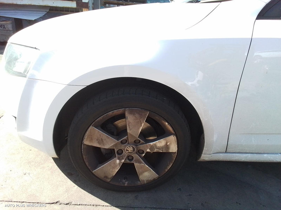 2014 Skoda Octavia Right Door Mirror