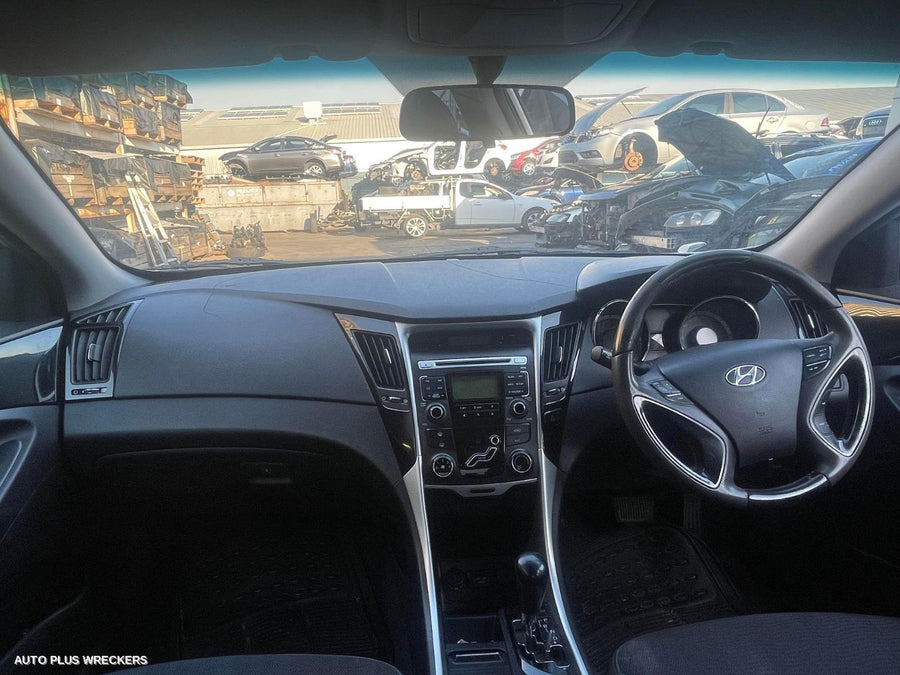 2011 Hyundai I45 Left Front Door Window