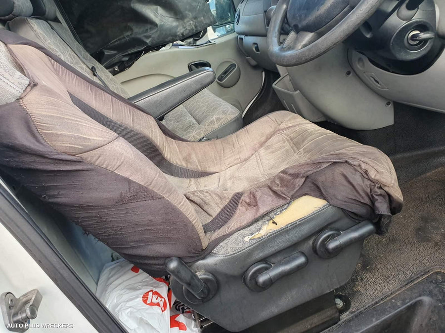 2008 Renault Master Right Guard