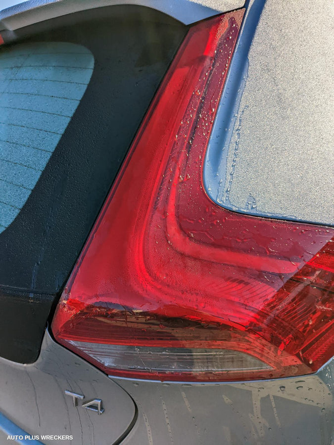 2016 Volvo S40 Left Front Door