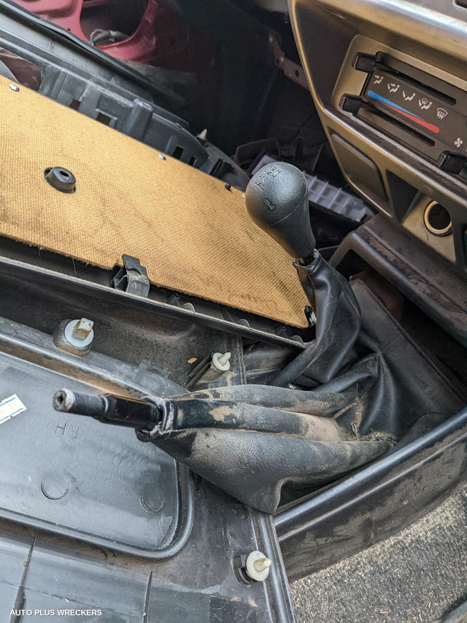 2008 Nissan Navara Left Guard