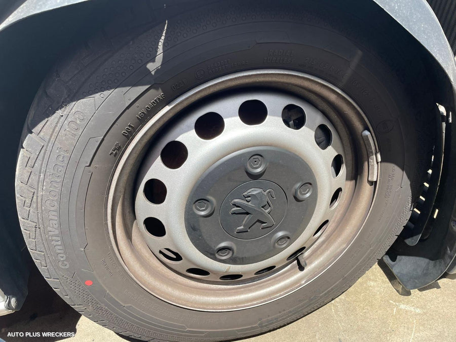 2021 Peugeot Expert Bonnet