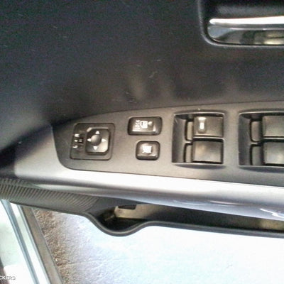 2006-2012 Mitsubishi Outlander Washer Bottle