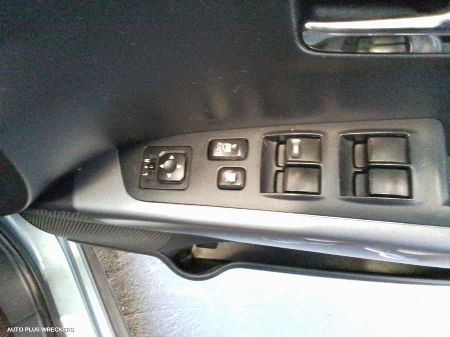 2006-2012 Mitsubishi Outlander Washer Bottle