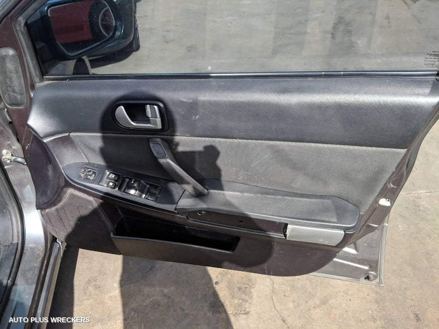2007 Mitsubishi 380 Right Front Door