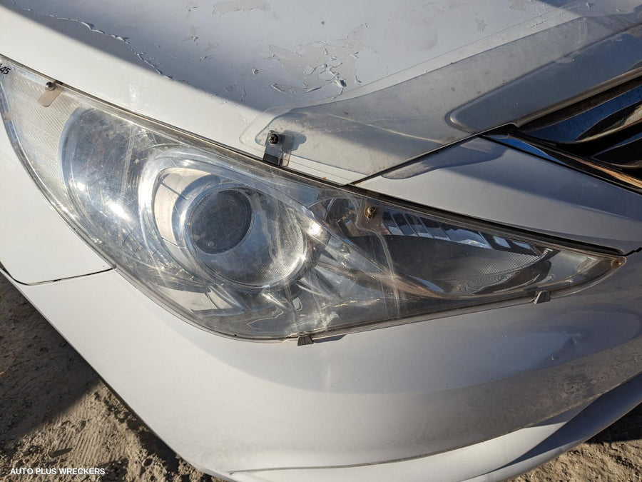 2010 Hyundai I45 Rear Garnish