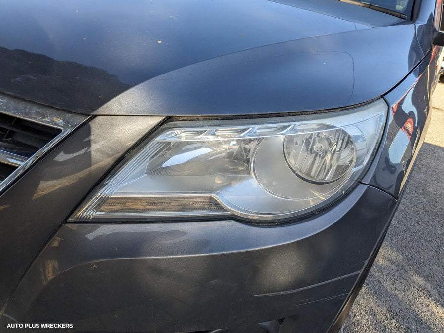 2011 Volkswagen Tiguan Left Taillight