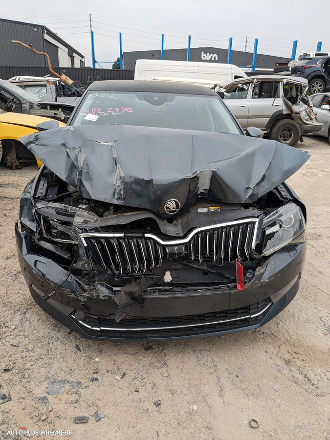 2018 Skoda Superb Left Driveshaft