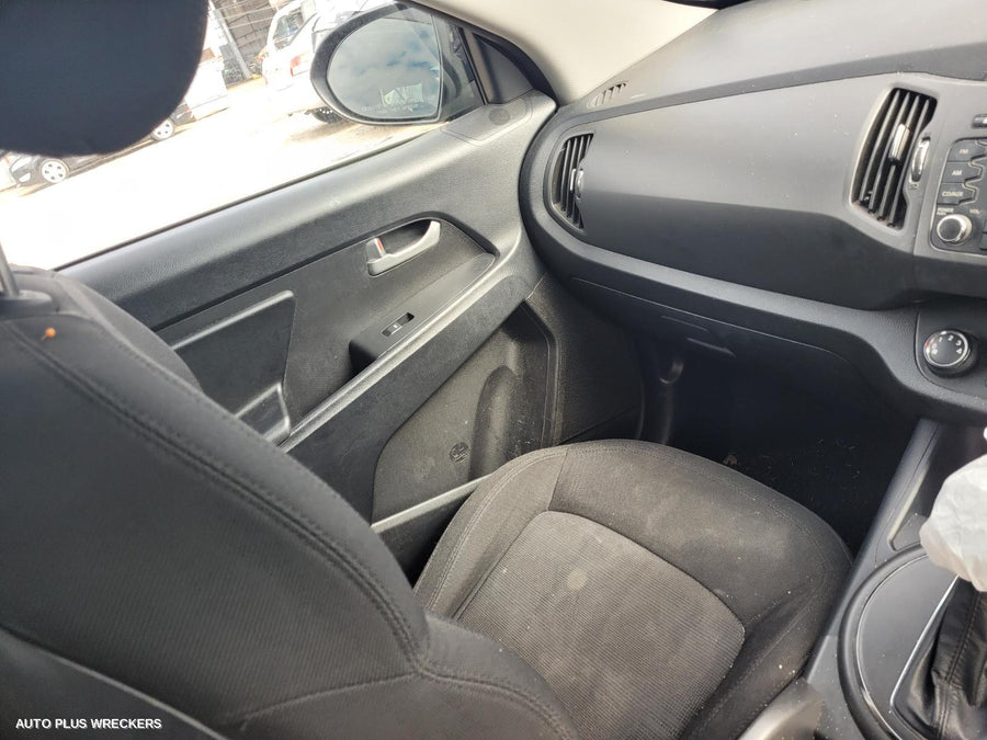 2010 Kia Sportage Left Taillight