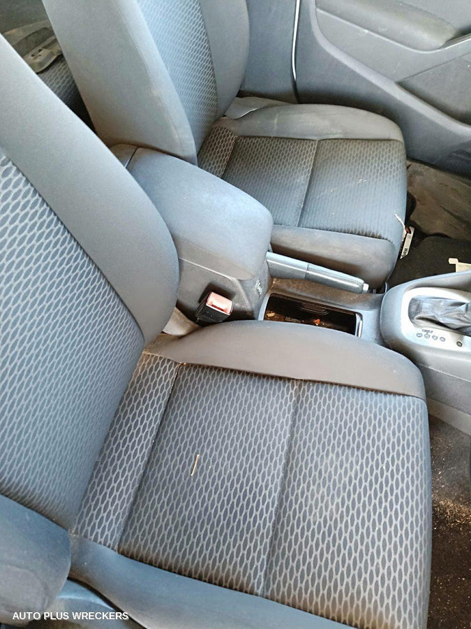 2011 Volkswagen Golf Right Rear Door Window