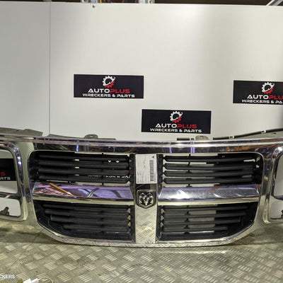 2008 Dodge Nitro Grille