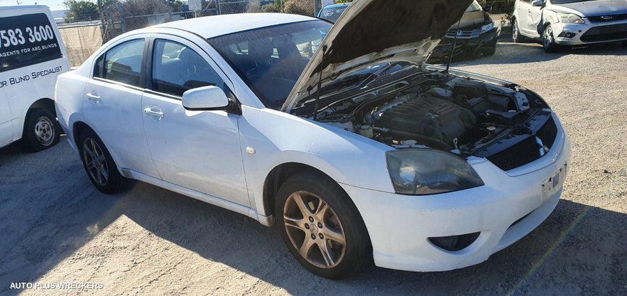 2006 Mitsubishi 380 Left Rear Door Sliding