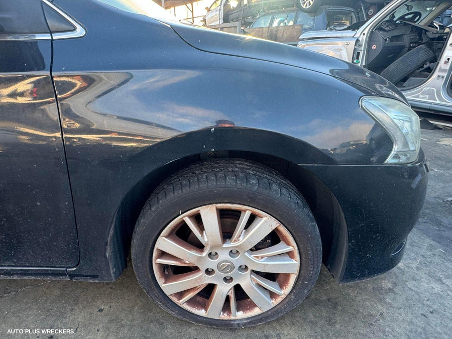 2013 Nissan Pulsar Right Front Door